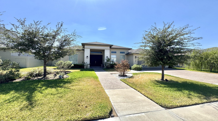 7604 Patricia Highsmith Dr, Laredo, Texas 78041, 4 Bedrooms Bedrooms, 8 Rooms Rooms,3 BathroomsBathrooms,Residential,For Sale,7604 Patricia Highsmith Dr,20264172