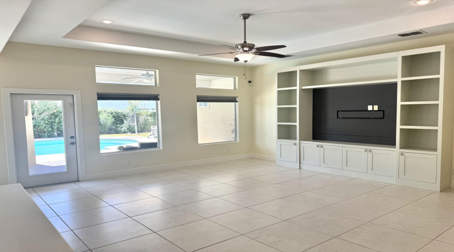 7604 Patricia Highsmith Dr, Laredo, Texas 78041, 4 Bedrooms Bedrooms, 8 Rooms Rooms,3 BathroomsBathrooms,Residential,For Sale,7604 Patricia Highsmith Dr,20264172