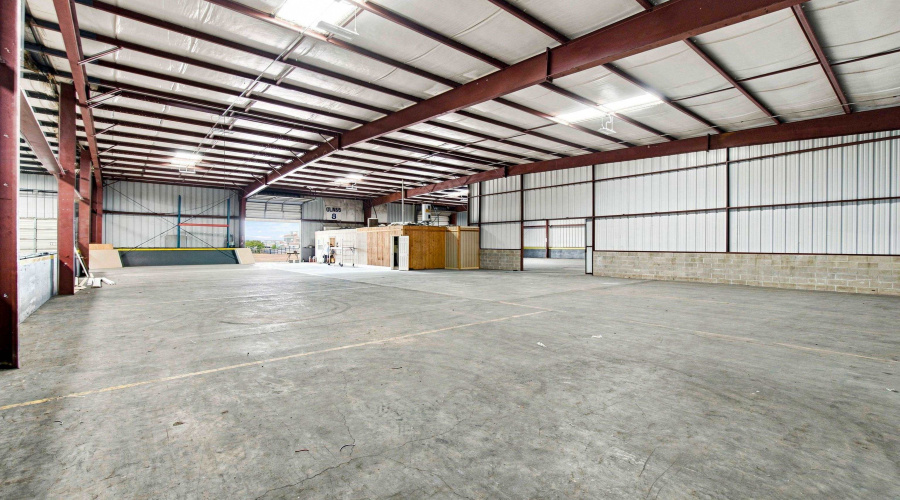 14101 Transportation Ave, Laredo, Texas 78045, 1 Bedroom Bedrooms, 6 Rooms Rooms,2 BathroomsBathrooms,Commercial/industrial,For Rent,14101 Transportation Ave,20264174
