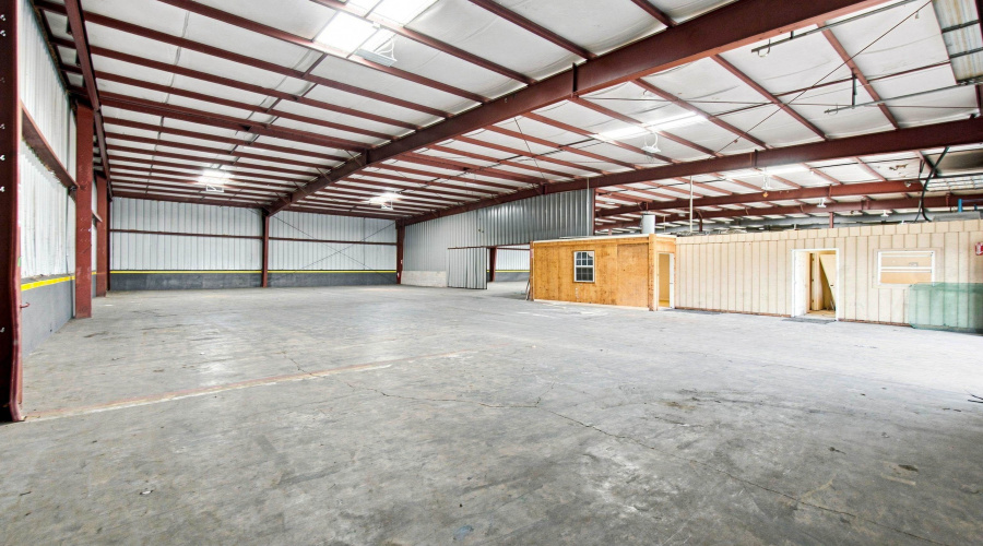 14101 Transportation Ave, Laredo, Texas 78045, 1 Bedroom Bedrooms, 6 Rooms Rooms,2 BathroomsBathrooms,Commercial/industrial,For Rent,14101 Transportation Ave,20264174