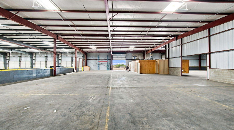 14101 Transportation Ave, Laredo, Texas 78045, 1 Bedroom Bedrooms, 6 Rooms Rooms,2 BathroomsBathrooms,Commercial/industrial,For Rent,14101 Transportation Ave,20264174