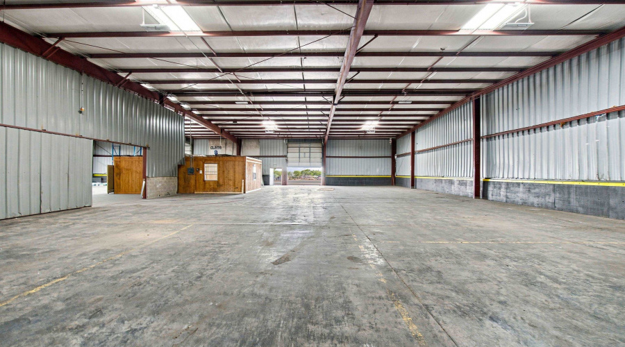 14101 Transportation Ave, Laredo, Texas 78045, 1 Bedroom Bedrooms, 6 Rooms Rooms,2 BathroomsBathrooms,Commercial/industrial,For Rent,14101 Transportation Ave,20264174
