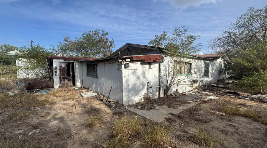 1710 Coke St, Laredo, Texas 78040, 2 Bedrooms Bedrooms, 3 Rooms Rooms,1 BathroomBathrooms,Residential,For Sale,1710 Coke St,20264175