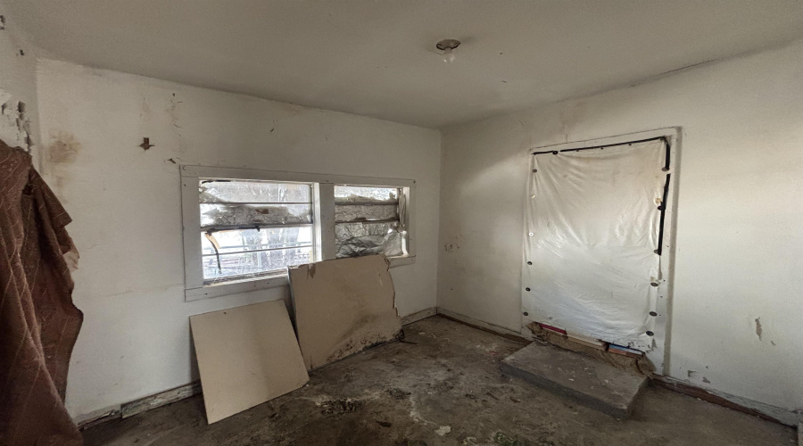 1710 Coke St, Laredo, Texas 78040, 2 Bedrooms Bedrooms, 3 Rooms Rooms,1 BathroomBathrooms,Residential,For Sale,1710 Coke St,20264175