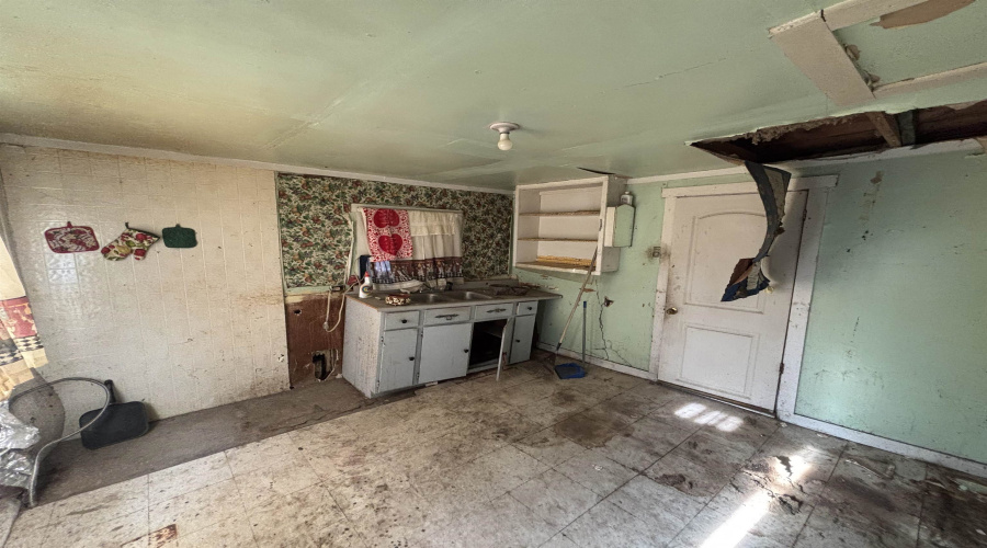 1710 Coke St, Laredo, Texas 78040, 2 Bedrooms Bedrooms, 3 Rooms Rooms,1 BathroomBathrooms,Residential,For Sale,1710 Coke St,20264175