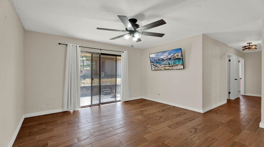 2088 Sunset Dr, Zapata, Texas 78076, 3 Bedrooms Bedrooms, 5 Rooms Rooms,1 BathroomBathrooms,Residential,For Sale,2088 Sunset Dr,20264180