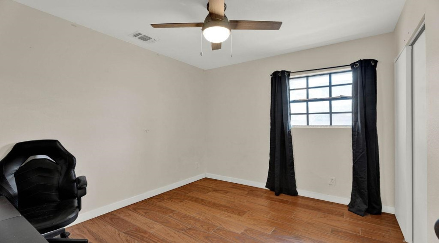 2088 Sunset Dr, Zapata, Texas 78076, 3 Bedrooms Bedrooms, 5 Rooms Rooms,1 BathroomBathrooms,Residential,For Sale,2088 Sunset Dr,20264180