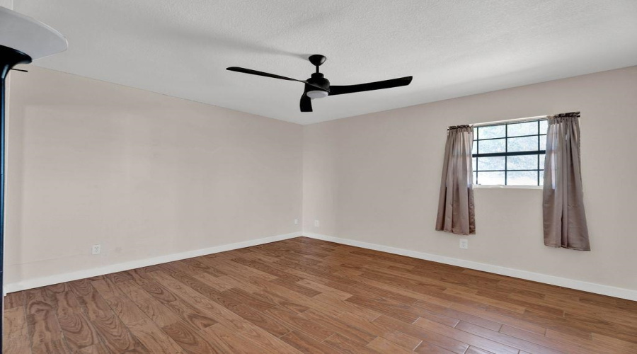 2088 Sunset Dr, Zapata, Texas 78076, 3 Bedrooms Bedrooms, 5 Rooms Rooms,1 BathroomBathrooms,Residential,For Sale,2088 Sunset Dr,20264180