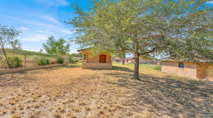 2088 Sunset Dr, Zapata, Texas 78076, 3 Bedrooms Bedrooms, 5 Rooms Rooms,1 BathroomBathrooms,Residential,For Sale,2088 Sunset Dr,20264180