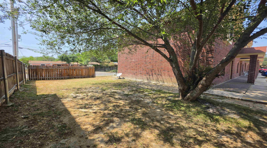 4101 Tilden Ave, Laredo, Texas 78041, 2 Bedrooms Bedrooms, 5 Rooms Rooms,2 BathroomsBathrooms,Residential,For Rent,4101 Tilden Ave,20264181