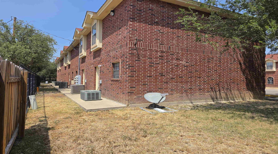 4101 Tilden Ave, Laredo, Texas 78041, 2 Bedrooms Bedrooms, 5 Rooms Rooms,2 BathroomsBathrooms,Residential,For Rent,4101 Tilden Ave,20264181