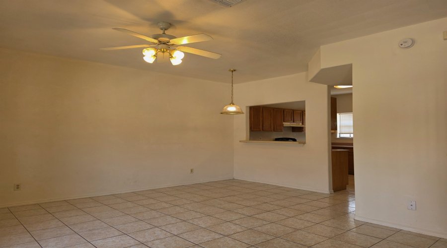 4101 Tilden Ave, Laredo, Texas 78041, 2 Bedrooms Bedrooms, 5 Rooms Rooms,2 BathroomsBathrooms,Residential,For Rent,4101 Tilden Ave,20264181