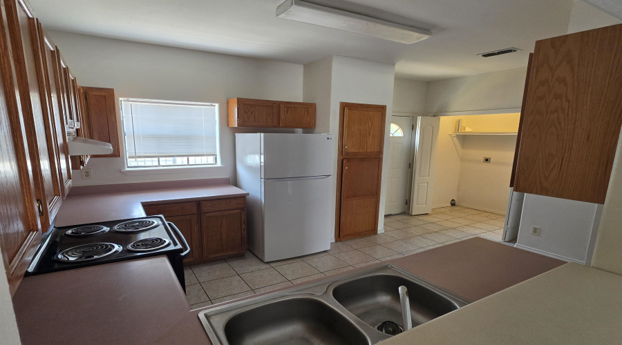 4101 Tilden Ave, Laredo, Texas 78041, 2 Bedrooms Bedrooms, 5 Rooms Rooms,2 BathroomsBathrooms,Residential,For Rent,4101 Tilden Ave,20264181