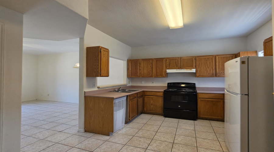4101 Tilden Ave, Laredo, Texas 78041, 2 Bedrooms Bedrooms, 5 Rooms Rooms,2 BathroomsBathrooms,Residential,For Rent,4101 Tilden Ave,20264181