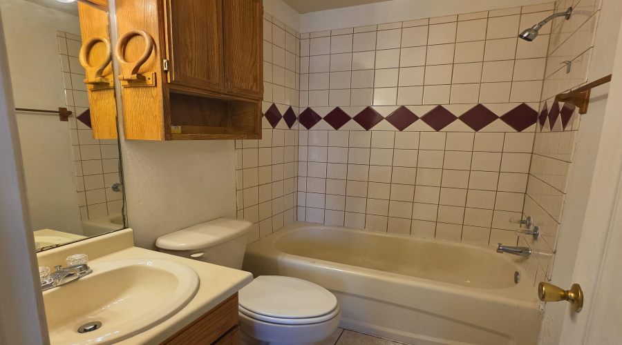 4101 Tilden Ave, Laredo, Texas 78041, 2 Bedrooms Bedrooms, 5 Rooms Rooms,2 BathroomsBathrooms,Residential,For Rent,4101 Tilden Ave,20264181