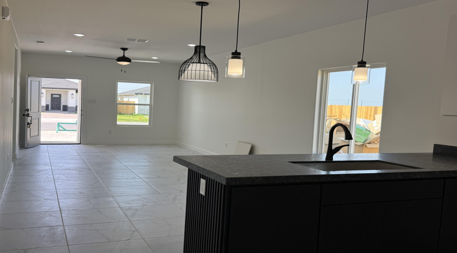 1630 Secretaria Ln., Laredo, Texas 78041, 3 Bedrooms Bedrooms, 5 Rooms Rooms,2 BathroomsBathrooms,Residential,For Sale,1630 Secretaria Ln.,20264183