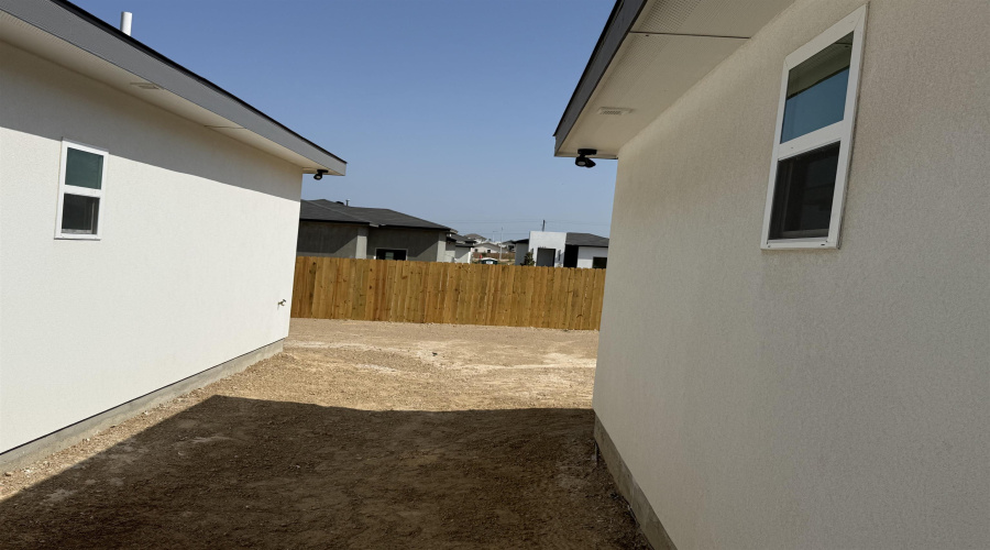 1630 Secretaria Ln., Laredo, Texas 78041, 3 Bedrooms Bedrooms, 5 Rooms Rooms,2 BathroomsBathrooms,Residential,For Sale,1630 Secretaria Ln.,20264183