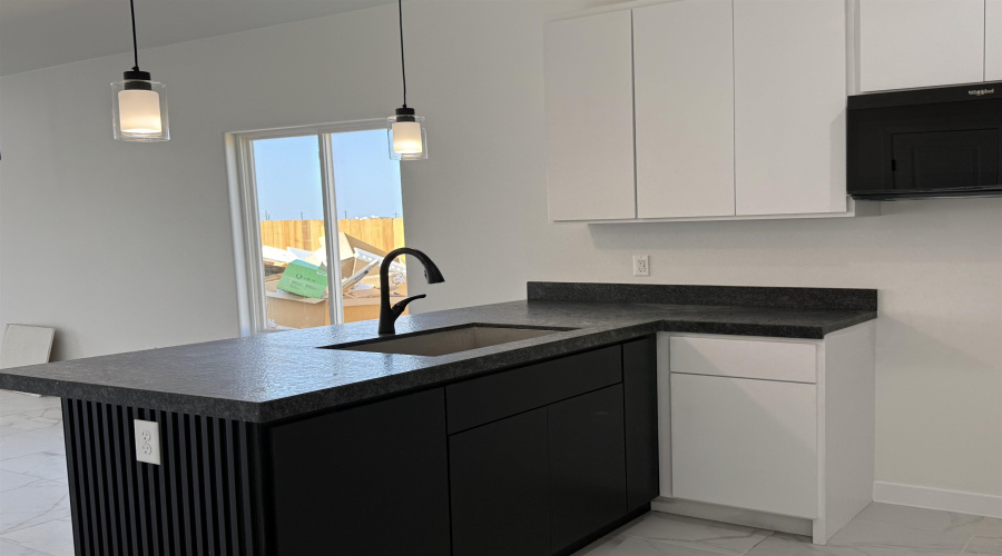 1630 Secretaria Ln., Laredo, Texas 78041, 3 Bedrooms Bedrooms, 5 Rooms Rooms,2 BathroomsBathrooms,Residential,For Sale,1630 Secretaria Ln.,20264183