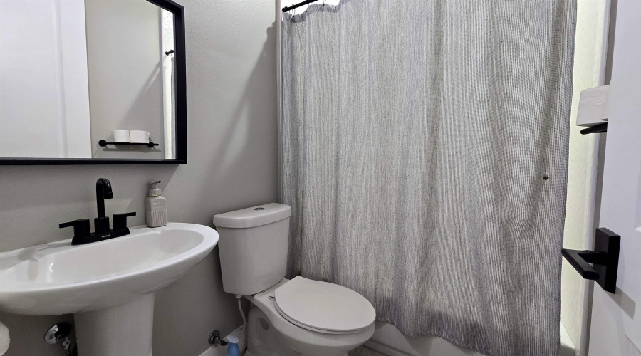 7201 Sylvia Plath Dr, Laredo, Texas 78041, 3 Bedrooms Bedrooms, 5 Rooms Rooms,3 BathroomsBathrooms,Residential,For Sale,7201 Sylvia Plath Dr,20264188