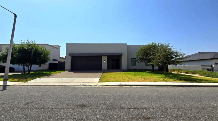 7201 Sylvia Plath Dr, Laredo, Texas 78041, 3 Bedrooms Bedrooms, 5 Rooms Rooms,3 BathroomsBathrooms,Residential,For Sale,7201 Sylvia Plath Dr,20264188