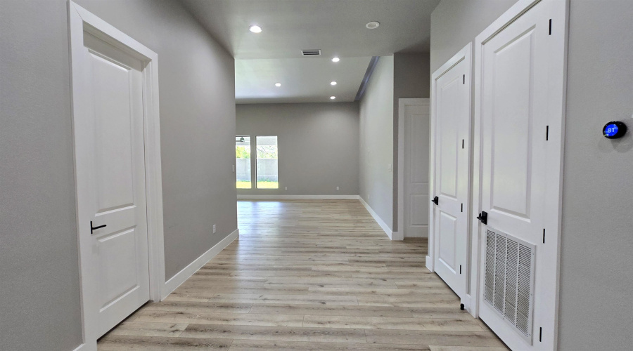7201 Sylvia Plath Dr, Laredo, Texas 78041, 3 Bedrooms Bedrooms, 5 Rooms Rooms,3 BathroomsBathrooms,Residential,For Sale,7201 Sylvia Plath Dr,20264188