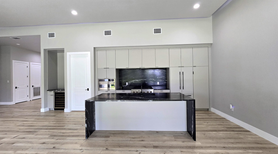 7201 Sylvia Plath Dr, Laredo, Texas 78041, 3 Bedrooms Bedrooms, 5 Rooms Rooms,3 BathroomsBathrooms,Residential,For Sale,7201 Sylvia Plath Dr,20264188