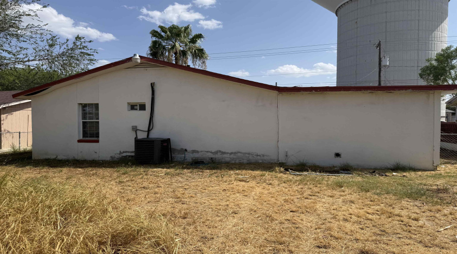 2218 E Price St, Laredo, Texas 78040, 3 Bedrooms Bedrooms, 6 Rooms Rooms,1 BathroomBathrooms,Residential,For Rent,2218 E Price St,20264189