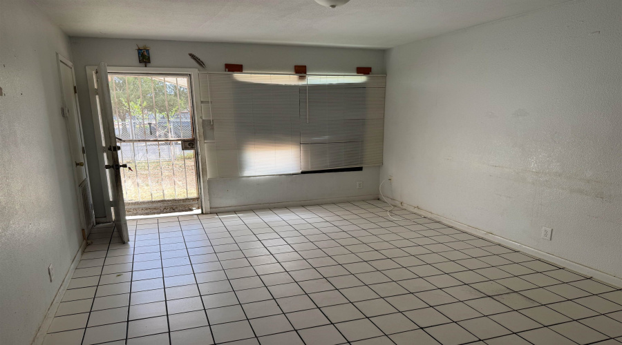 2218 E Price St, Laredo, Texas 78040, 3 Bedrooms Bedrooms, 6 Rooms Rooms,1 BathroomBathrooms,Residential,For Rent,2218 E Price St,20264189