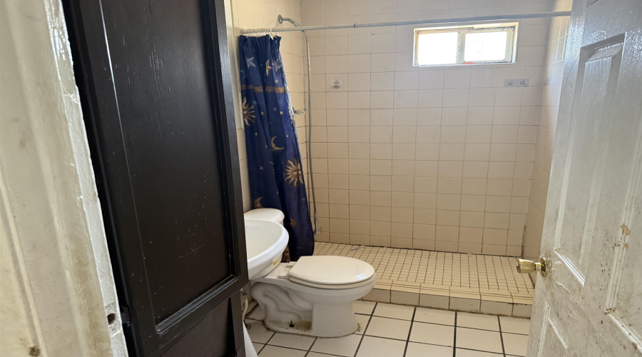 2218 E Price St, Laredo, Texas 78040, 3 Bedrooms Bedrooms, 6 Rooms Rooms,1 BathroomBathrooms,Residential,For Rent,2218 E Price St,20264189