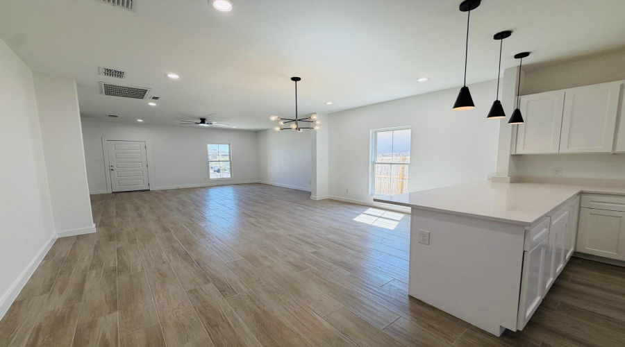 5608 Moses Lp., LAREDO, Texas 78046, 3 Bedrooms Bedrooms, 5 Rooms Rooms,2 BathroomsBathrooms,Residential,For Rent,5608 Moses Lp.,20264190