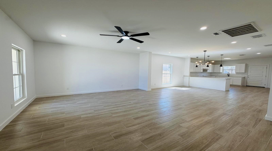 5608 Moses Lp., LAREDO, Texas 78046, 3 Bedrooms Bedrooms, 5 Rooms Rooms,2 BathroomsBathrooms,Residential,For Rent,5608 Moses Lp.,20264190