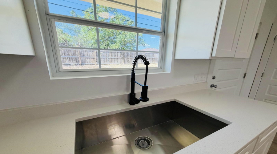 5608 Moses Lp., LAREDO, Texas 78046, 3 Bedrooms Bedrooms, 5 Rooms Rooms,2 BathroomsBathrooms,Residential,For Rent,5608 Moses Lp.,20264190
