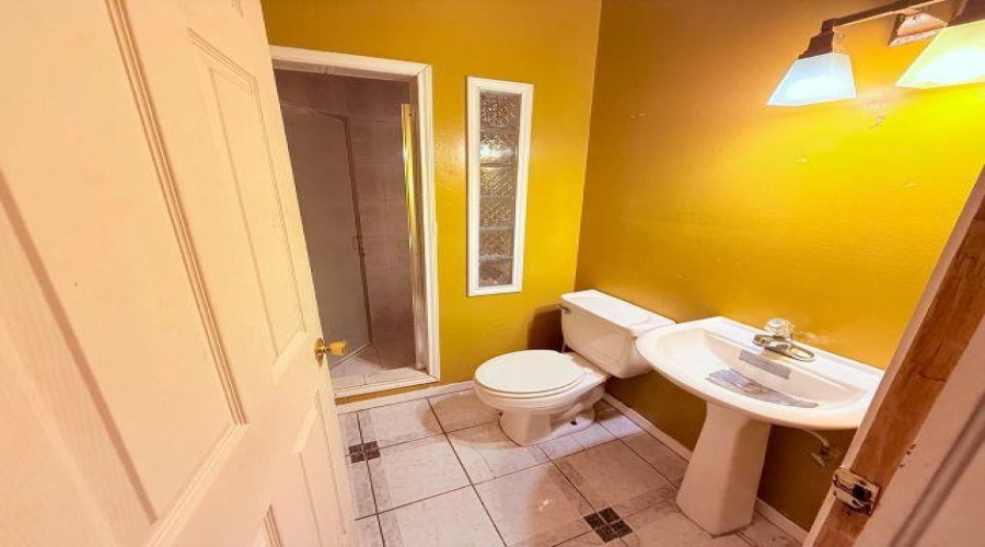 2101 N Smith Ave, Laredo, Texas 78043, 3 Bedrooms Bedrooms, 7 Rooms Rooms,2 BathroomsBathrooms,Residential,For Sale,2101 N Smith Ave,20264192