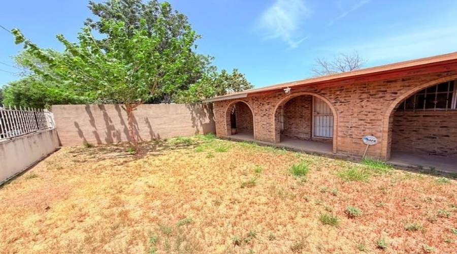 2101 N Smith Ave, Laredo, Texas 78043, 3 Bedrooms Bedrooms, 7 Rooms Rooms,2 BathroomsBathrooms,Residential,For Sale,2101 N Smith Ave,20264192