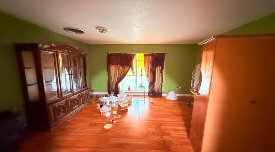 2101 N Smith Ave, Laredo, Texas 78043, 3 Bedrooms Bedrooms, 7 Rooms Rooms,2 BathroomsBathrooms,Residential,For Sale,2101 N Smith Ave,20264192