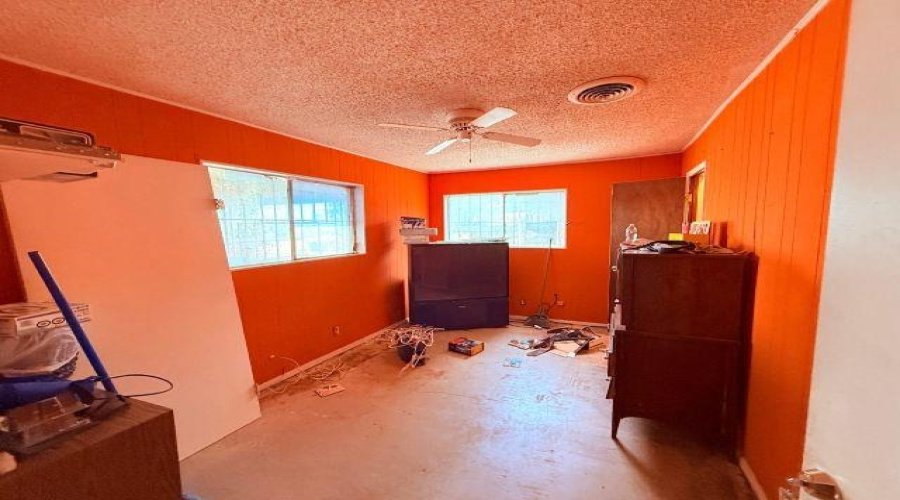 2101 N Smith Ave, Laredo, Texas 78043, 3 Bedrooms Bedrooms, 7 Rooms Rooms,2 BathroomsBathrooms,Residential,For Sale,2101 N Smith Ave,20264192