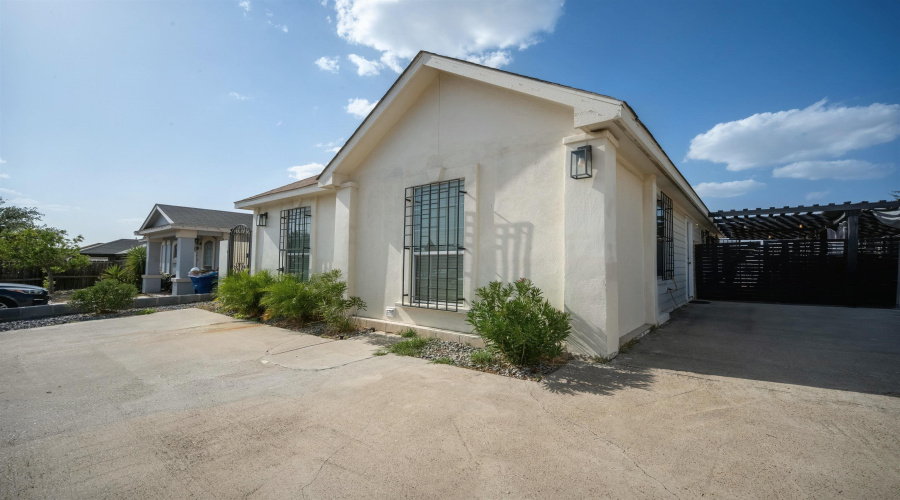 3720 Nubes Dr, Laredo, Texas 78046, 3 Bedrooms Bedrooms, 5 Rooms Rooms,2 BathroomsBathrooms,Residential,For Sale,3720 Nubes Dr,20264193