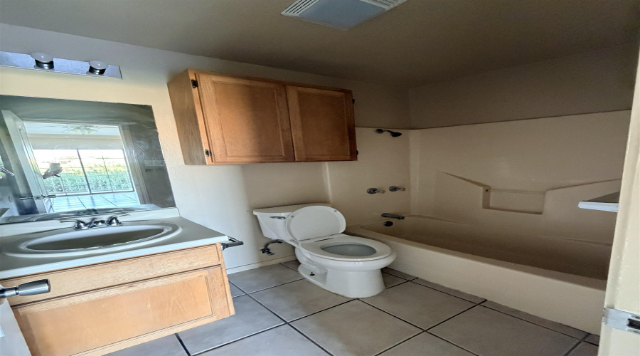 203 Martingale Ln, Laredo, Texas 78041, 2 Bedrooms Bedrooms, 4 Rooms Rooms,2 BathroomsBathrooms,Residential,For Rent,203 Martingale Ln,20264197