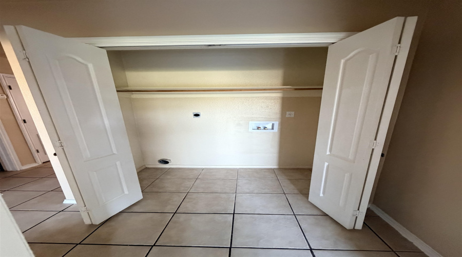 203 Martingale Ln, Laredo, Texas 78041, 2 Bedrooms Bedrooms, 4 Rooms Rooms,2 BathroomsBathrooms,Residential,For Rent,203 Martingale Ln,20264197