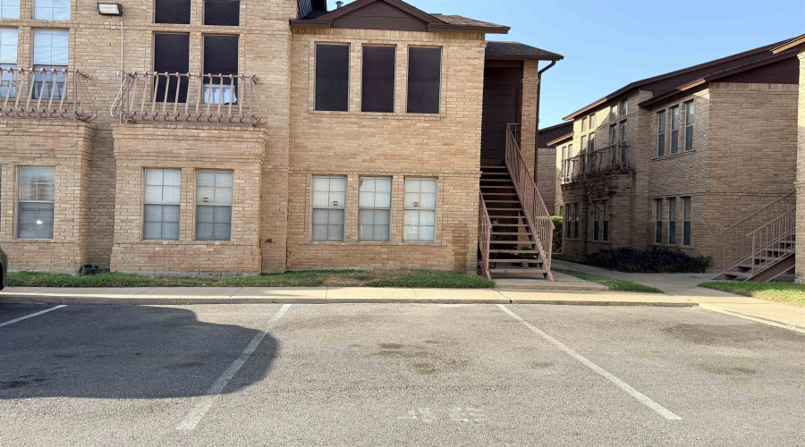 203 Martingale Ln, Laredo, Texas 78041, 2 Bedrooms Bedrooms, 4 Rooms Rooms,2 BathroomsBathrooms,Residential,For Rent,203 Martingale Ln,20264197