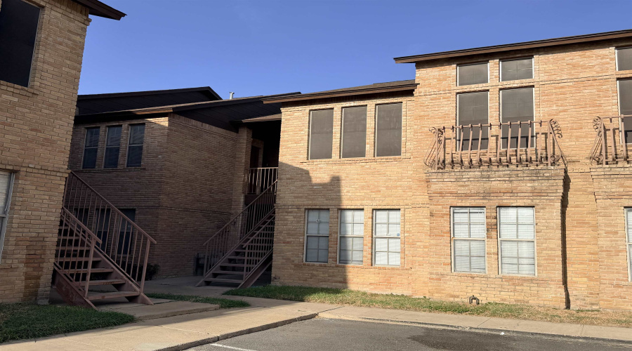 203 Martingale Ln, Laredo, Texas 78041, 2 Bedrooms Bedrooms, 4 Rooms Rooms,2 BathroomsBathrooms,Residential,For Rent,203 Martingale Ln,20264197