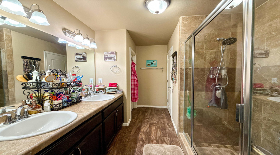 3501 Jose De La Paz, Laredo, Texas 78046, 4 Bedrooms Bedrooms, 5 Rooms Rooms,2 BathroomsBathrooms,Residential,For Sale,3501 Jose De La Paz,20264198