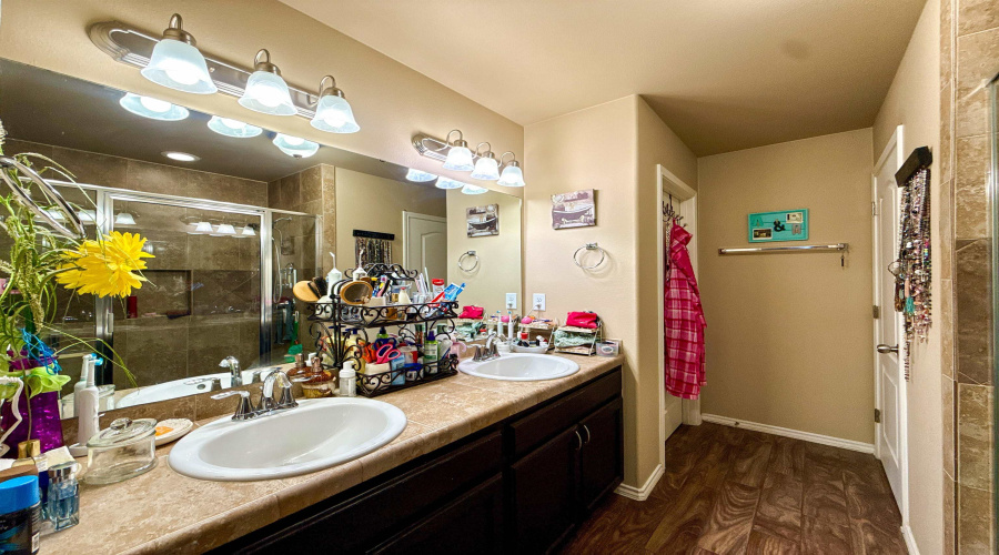 3501 Jose De La Paz, Laredo, Texas 78046, 4 Bedrooms Bedrooms, 5 Rooms Rooms,2 BathroomsBathrooms,Residential,For Sale,3501 Jose De La Paz,20264198