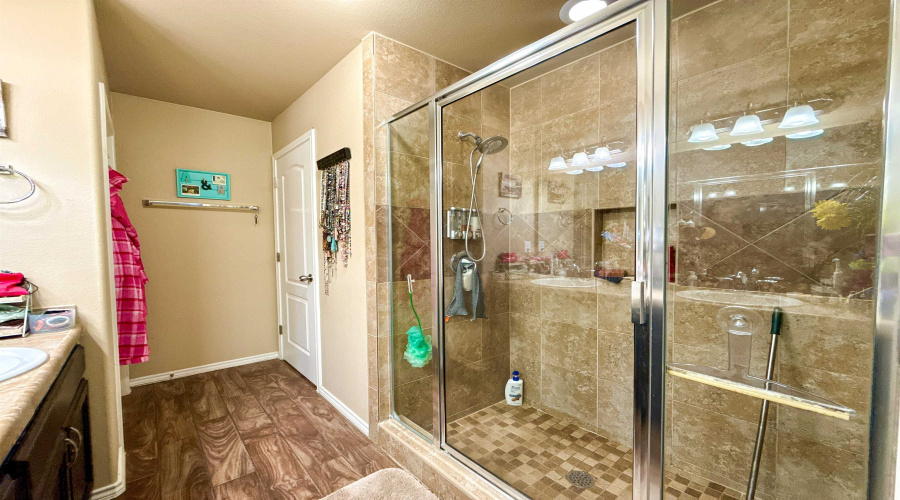3501 Jose De La Paz, Laredo, Texas 78046, 4 Bedrooms Bedrooms, 5 Rooms Rooms,2 BathroomsBathrooms,Residential,For Sale,3501 Jose De La Paz,20264198