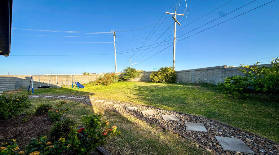 3501 Jose De La Paz, Laredo, Texas 78046, 4 Bedrooms Bedrooms, 5 Rooms Rooms,2 BathroomsBathrooms,Residential,For Sale,3501 Jose De La Paz,20264198