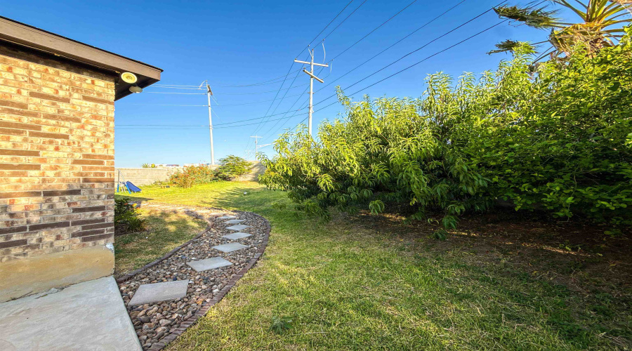 3501 Jose De La Paz, Laredo, Texas 78046, 4 Bedrooms Bedrooms, 5 Rooms Rooms,2 BathroomsBathrooms,Residential,For Sale,3501 Jose De La Paz,20264198