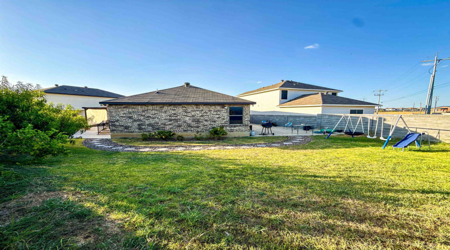 3501 Jose De La Paz, Laredo, Texas 78046, 4 Bedrooms Bedrooms, 5 Rooms Rooms,2 BathroomsBathrooms,Residential,For Sale,3501 Jose De La Paz,20264198