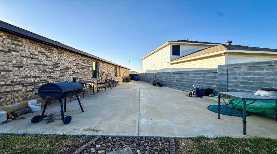 3501 Jose De La Paz, Laredo, Texas 78046, 4 Bedrooms Bedrooms, 5 Rooms Rooms,2 BathroomsBathrooms,Residential,For Sale,3501 Jose De La Paz,20264198