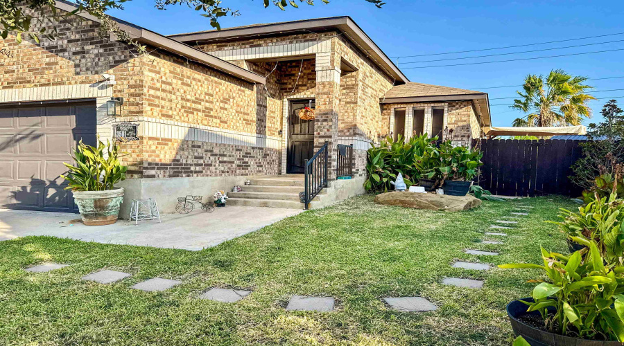 3501 Jose De La Paz, Laredo, Texas 78046, 4 Bedrooms Bedrooms, 5 Rooms Rooms,2 BathroomsBathrooms,Residential,For Sale,3501 Jose De La Paz,20264198