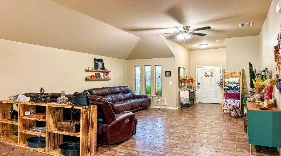 3501 Jose De La Paz, Laredo, Texas 78046, 4 Bedrooms Bedrooms, 5 Rooms Rooms,2 BathroomsBathrooms,Residential,For Sale,3501 Jose De La Paz,20264198